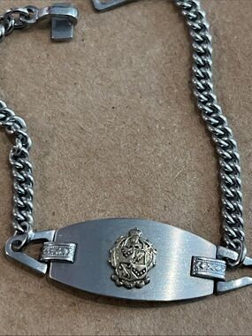 Women’s  Silver-Tone Pontiac  with Crest Accent,  metal 6” USA